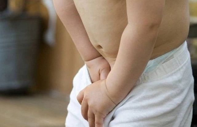 Cha mẹ chần chừ, bé trai 3 tuổi phải cắt bỏ tinh hoàn