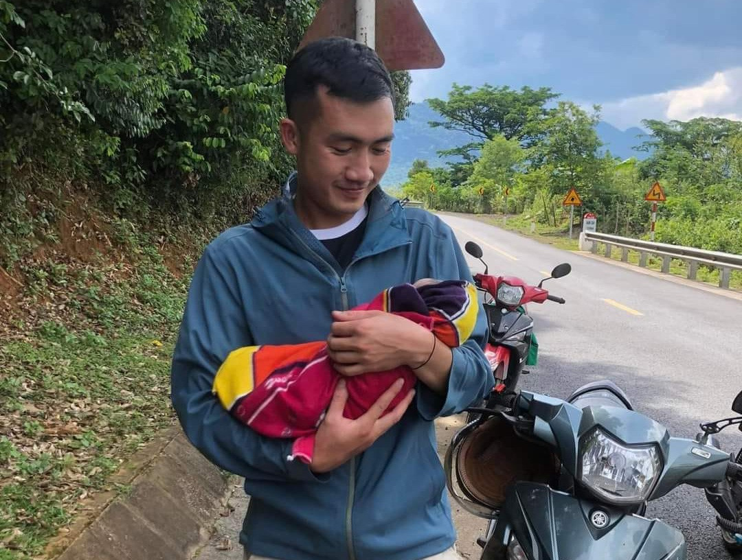 Hmong maternity husband tells about his wife's birth on the road - 3