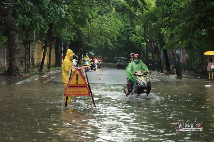 Dự báo thời tiết 8/6: Miền Bắc vẫn dồn dập mưa giông, Trung Bộ nắng rát kéo dài