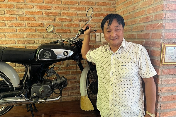 Báu vật cổ ở Cần Thơ, có cả Honda 67 Trịnh Công Sơn từng chạy