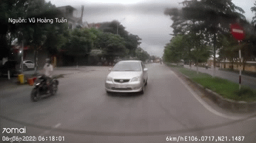 Xe Toyota Vios tông kinh hoàng vào đuôi Mitsubishi Xpander dù đường vắng