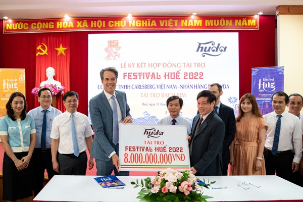 Festival Huế: Huda cùng người dân miền Trung xác lập kỷ lục bàn tiệc dài nhất châu Á