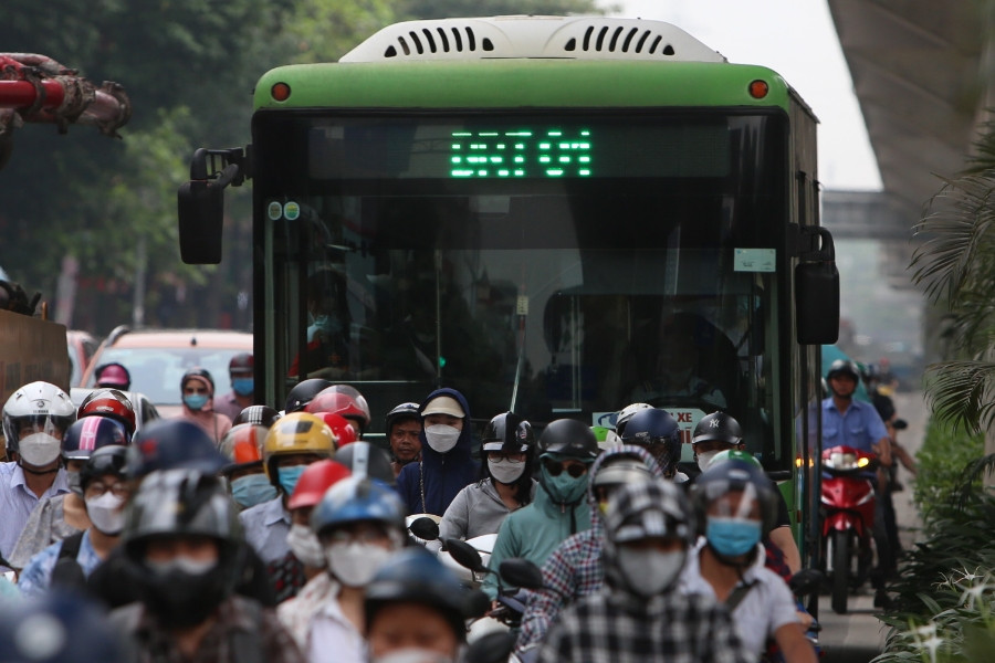 Buýt nhanh BRT 'một mình một đường' chỉ làm giao thông thêm ùn tắc