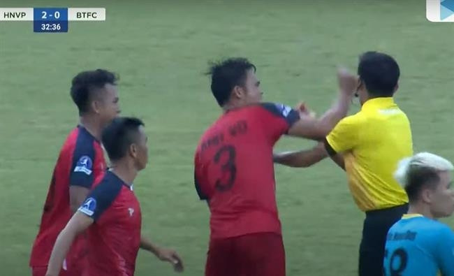 Second Division player punches the referee in the face