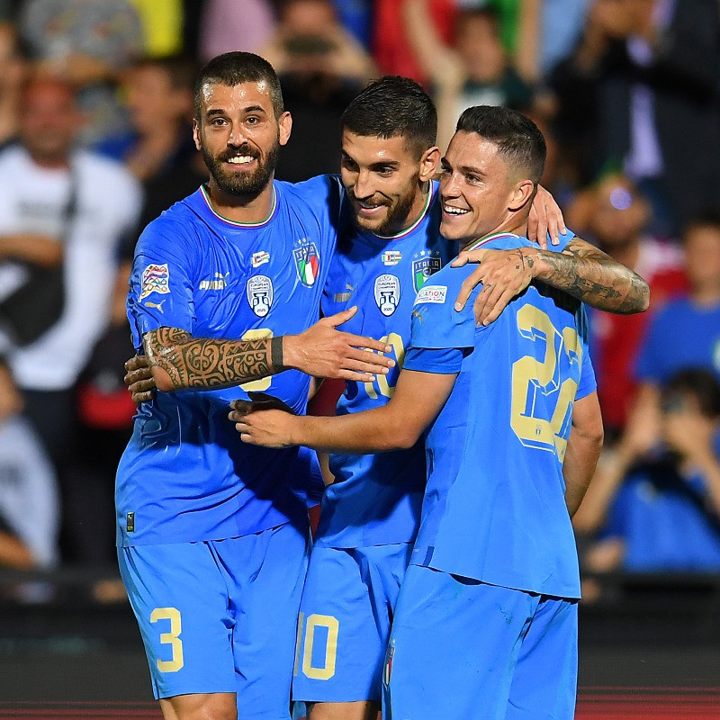 Đánh bại Hungary, Italy vượt qua chính đội khách để chiếm ngôi đầu bảng 3 League A với 4 điểm kiếm được sau 2 lượt trận