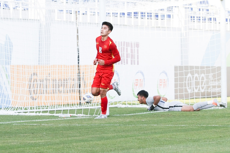 U23 Việt Nam thắng dễ U23 Malaysia: Tuyệt vời Nhâm Mạnh Dũng