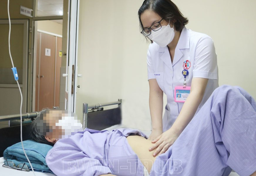Viêm gan cấp sau 3 ngày ngậm thuốc ‘gia truyền’ chữa loét mệng