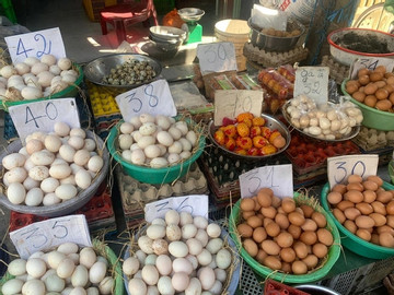 Giá trứng tăng mạnh theo giá xăng