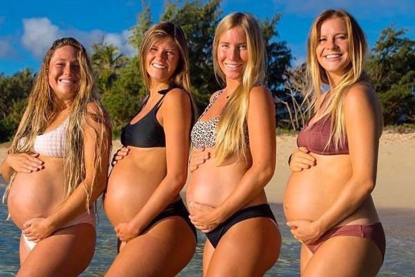 The group of close friends with 2 pregnancies at the same time