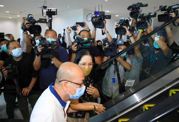 Vụ sao Chiếc lá cuốn bay tử nạn: Mẹ ruột nộp bằng chứng con bị sát hại - 3