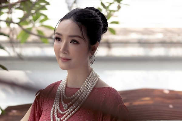 Giáng My làm nàng thơ trong BST 'Công nương'