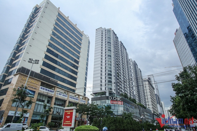 Adjustments to raise the floor in the forest of high-rise buildings on Le Van Luong street