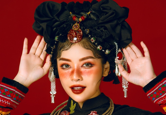 Nguyễn Thu Hằng được khen hát hay, múa đẹp trong MV mới