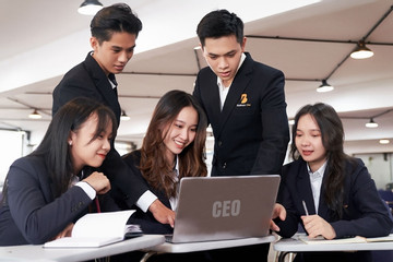 Đáp án bài toán việc làm cho thế hệ trẻ Việt Nam
