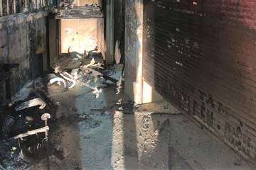 Cháy nhà ở Hà Nội, 5 người chạy lên mái hô hoán kêu cứu