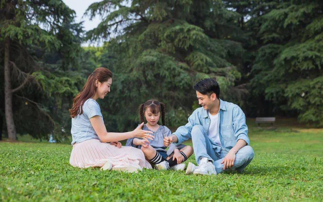 Cha mẹ thông minh thường áp dụng 2 quy tắc này để dạy con