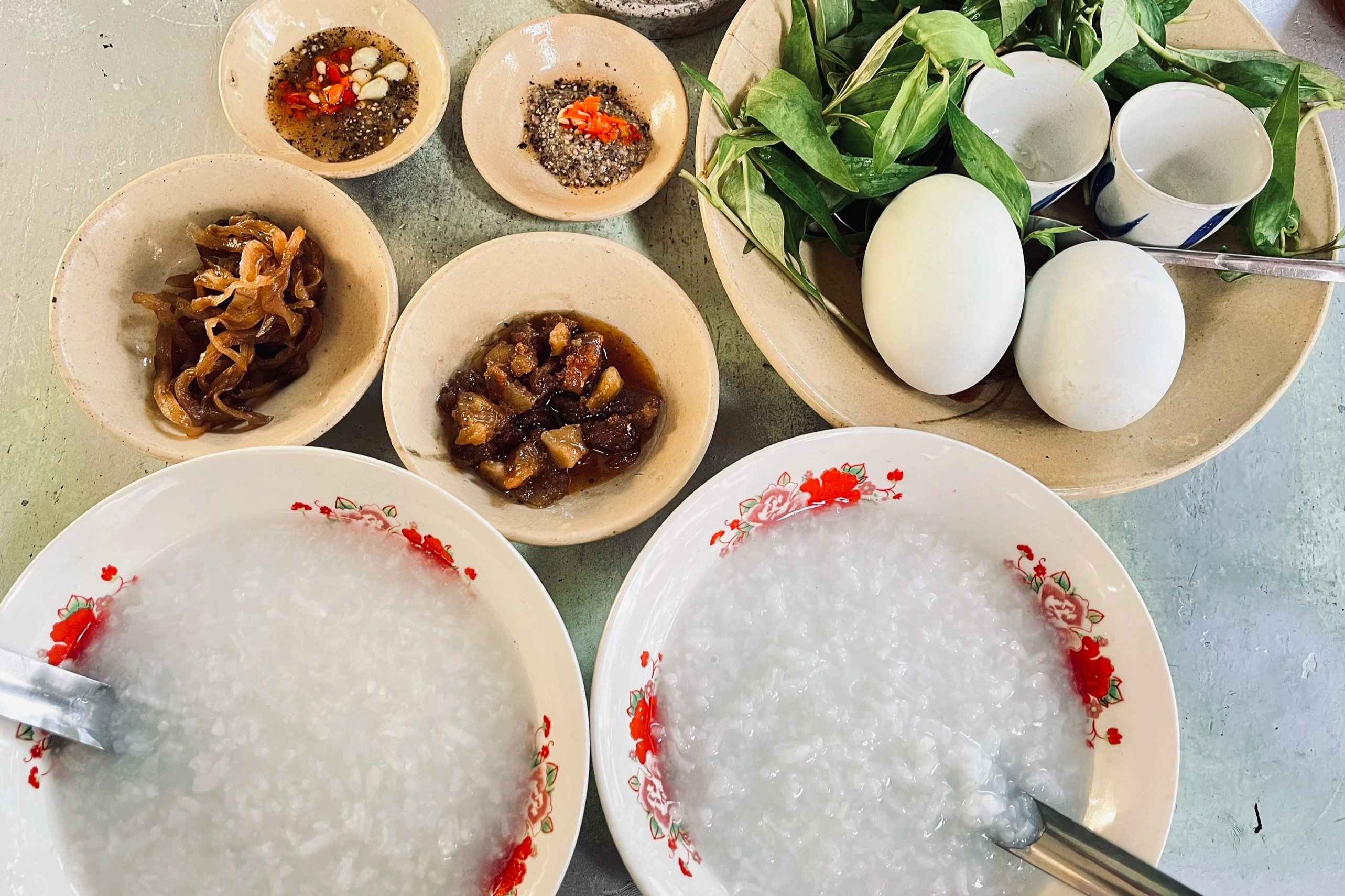 Quán cháo mời gọi giá chỉ 1.000 đồng độc nhất giữa Sài Gòn - 3