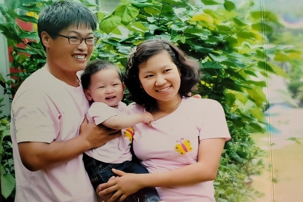 Cô gái nghèo đổi đời nhờ cưới anh nông dân Hàn Quốc