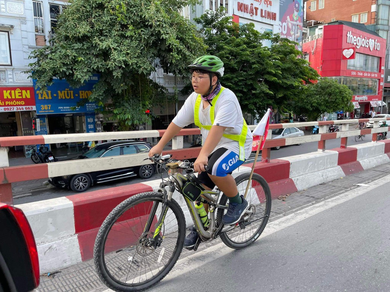 Cậu bé 15 tuổi vượt 800km từ Đà Nẵng ra Hà Nội bằng xe đạp - 9