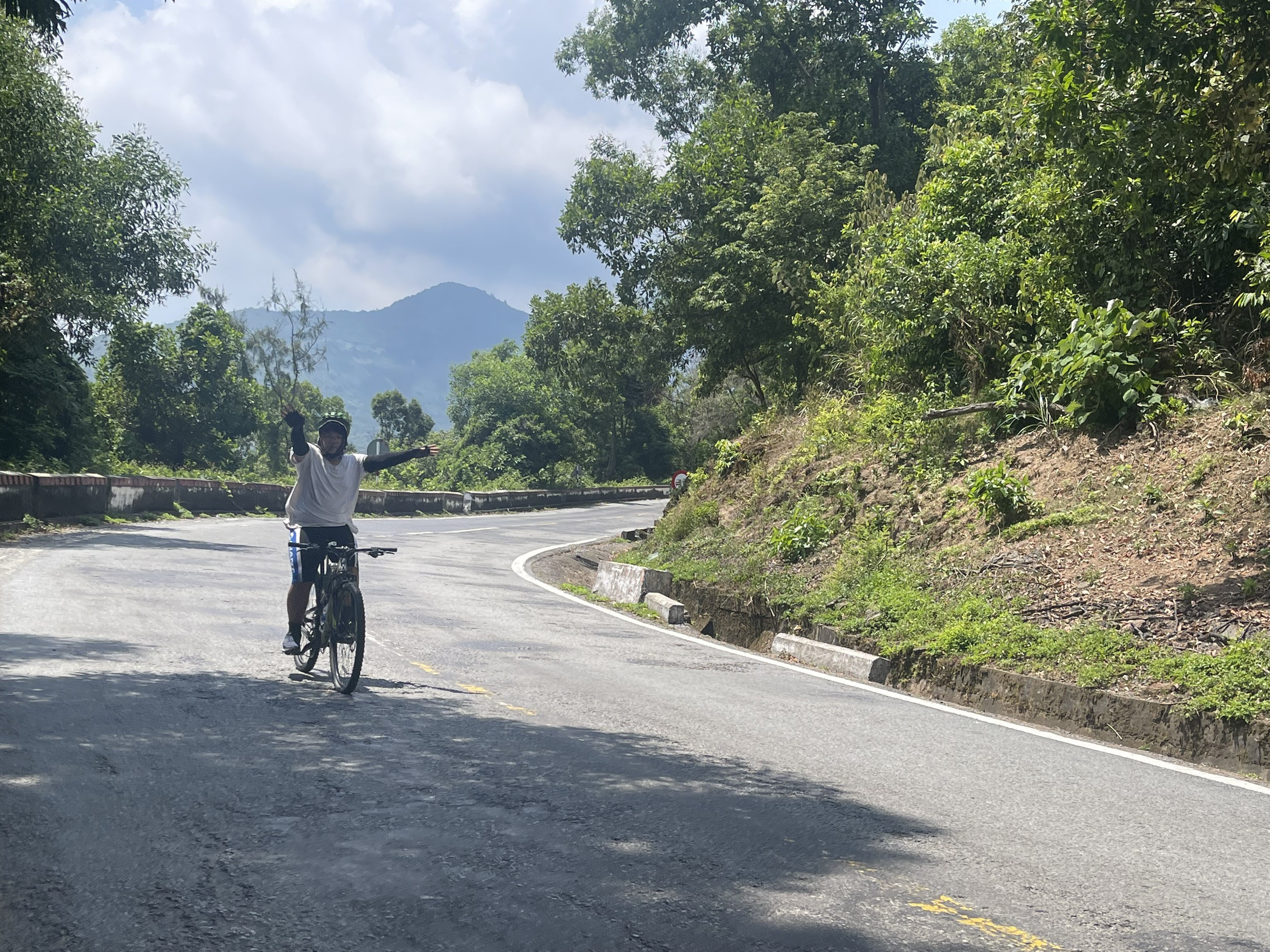 Cậu bé 15 tuổi vượt 800km từ Đà Nẵng ra Hà Nội bằng xe đạp - 3