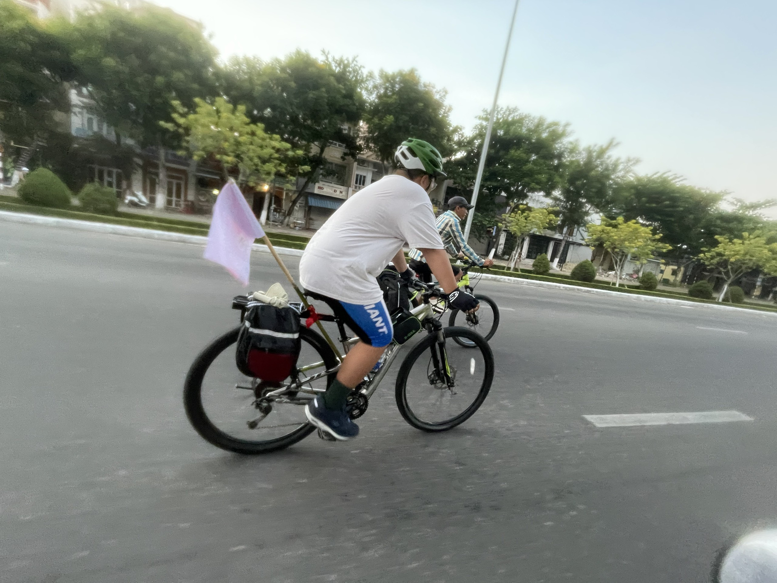 Cậu bé 15 tuổi vượt 800km từ Đà Nẵng ra Hà Nội bằng xe đạp - 6