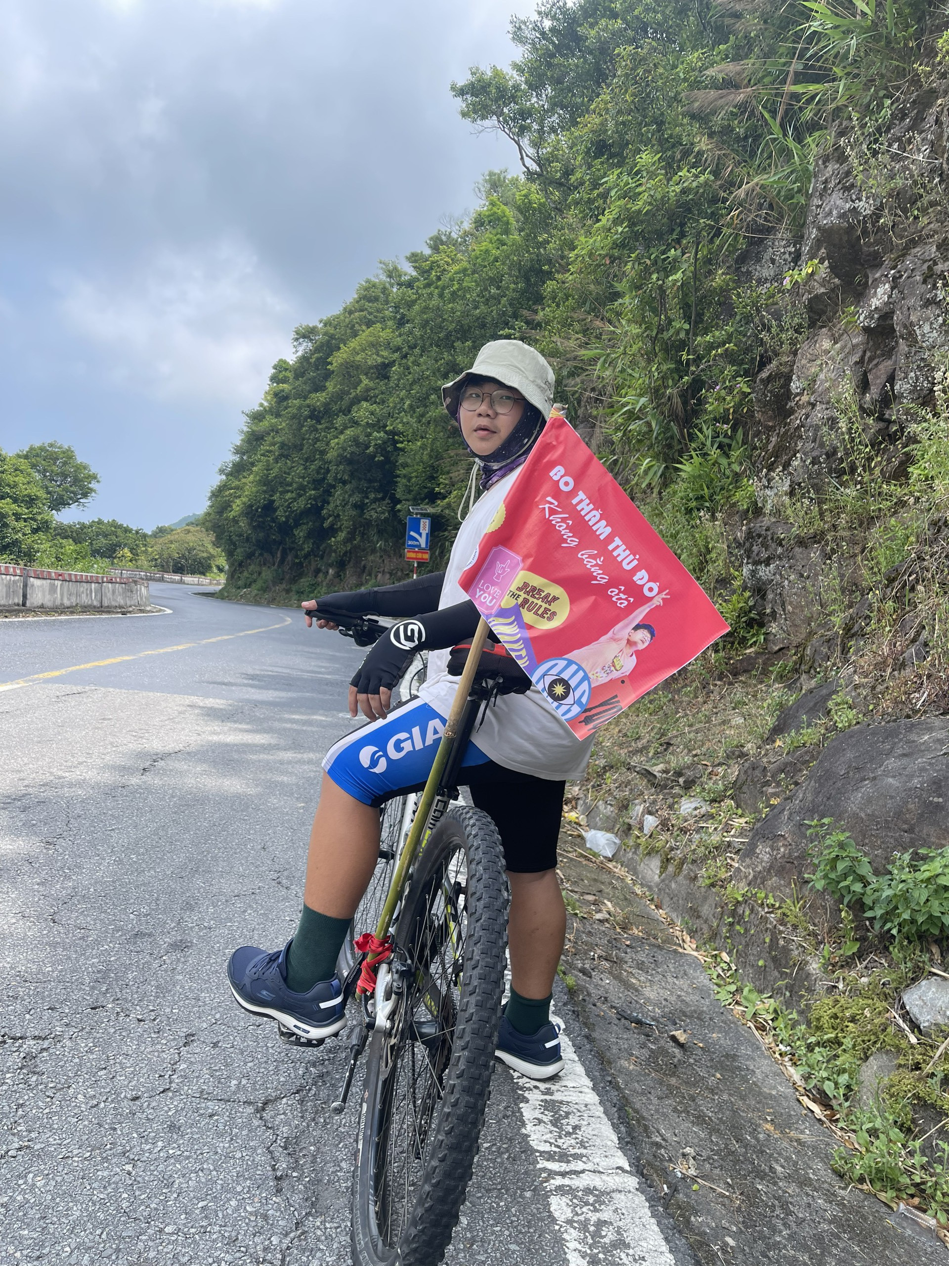Cậu bé 15 tuổi vượt 800km từ Đà Nẵng ra Hà Nội bằng xe đạp