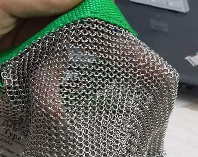 May chiếc áo mất nửa năm, người đàn ông bán giá đến 25 triệu/chiếc