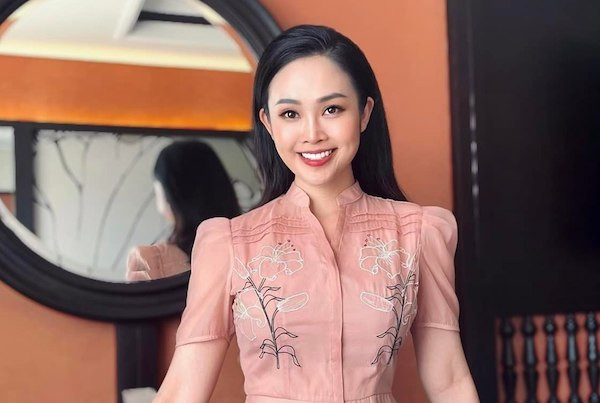 Sao Việt 11/7: 'MC có nụ cười đẹp nhất VTV' đăng ảnh, chồng phản ứng bất ngờ