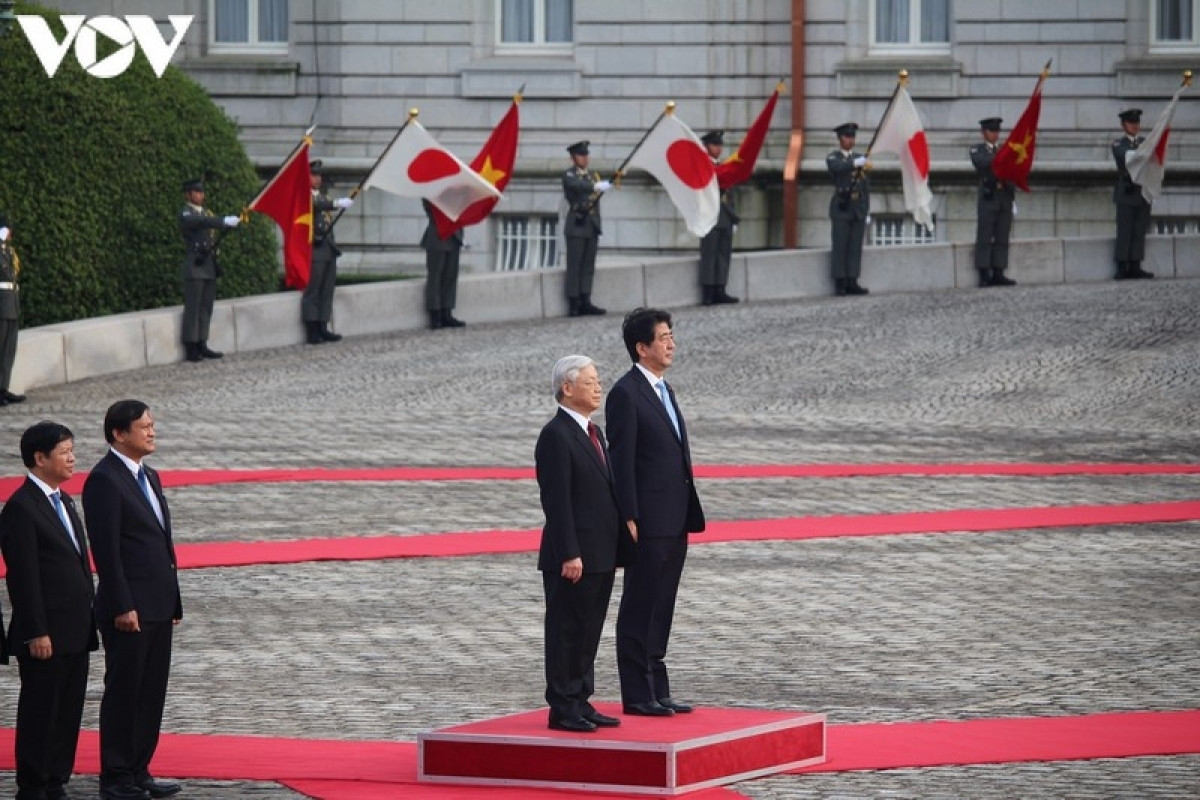 shinzo abe a close friend of vietnam picture 1