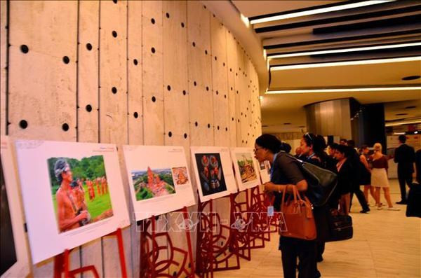 UN Human Rights Council adopts Vietnam-initiated resolution on human rights, climate change hinh anh 2