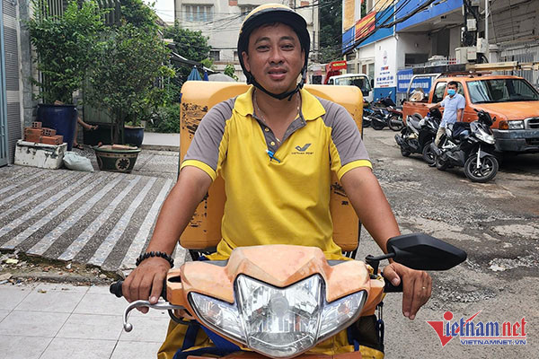 Nhân viên Bưu điện trả lại gần 75 triệu đồng khách chuyển khoản nhầm