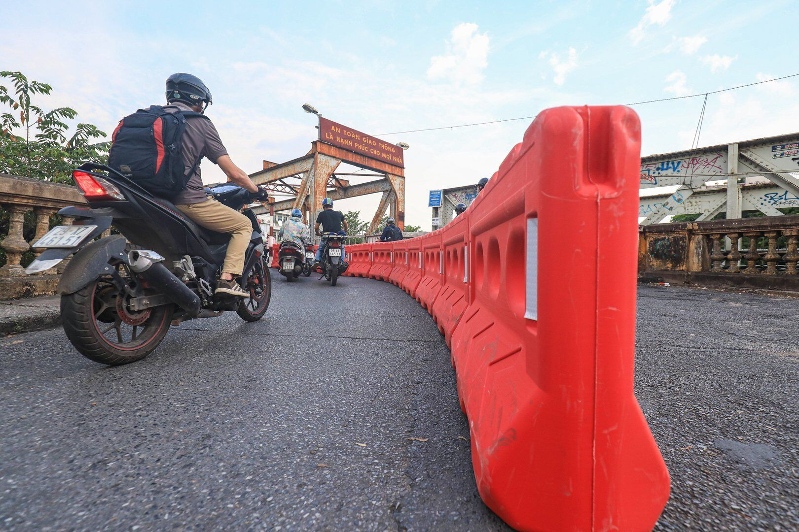 Lý do đường sắt 'cưỡng bức', ngăn ô tô lên cầu Long Biên