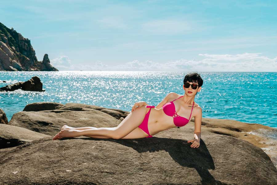 Xuân Lan diện bikini khoe thân hình nóng bỏng ở tuổi 44