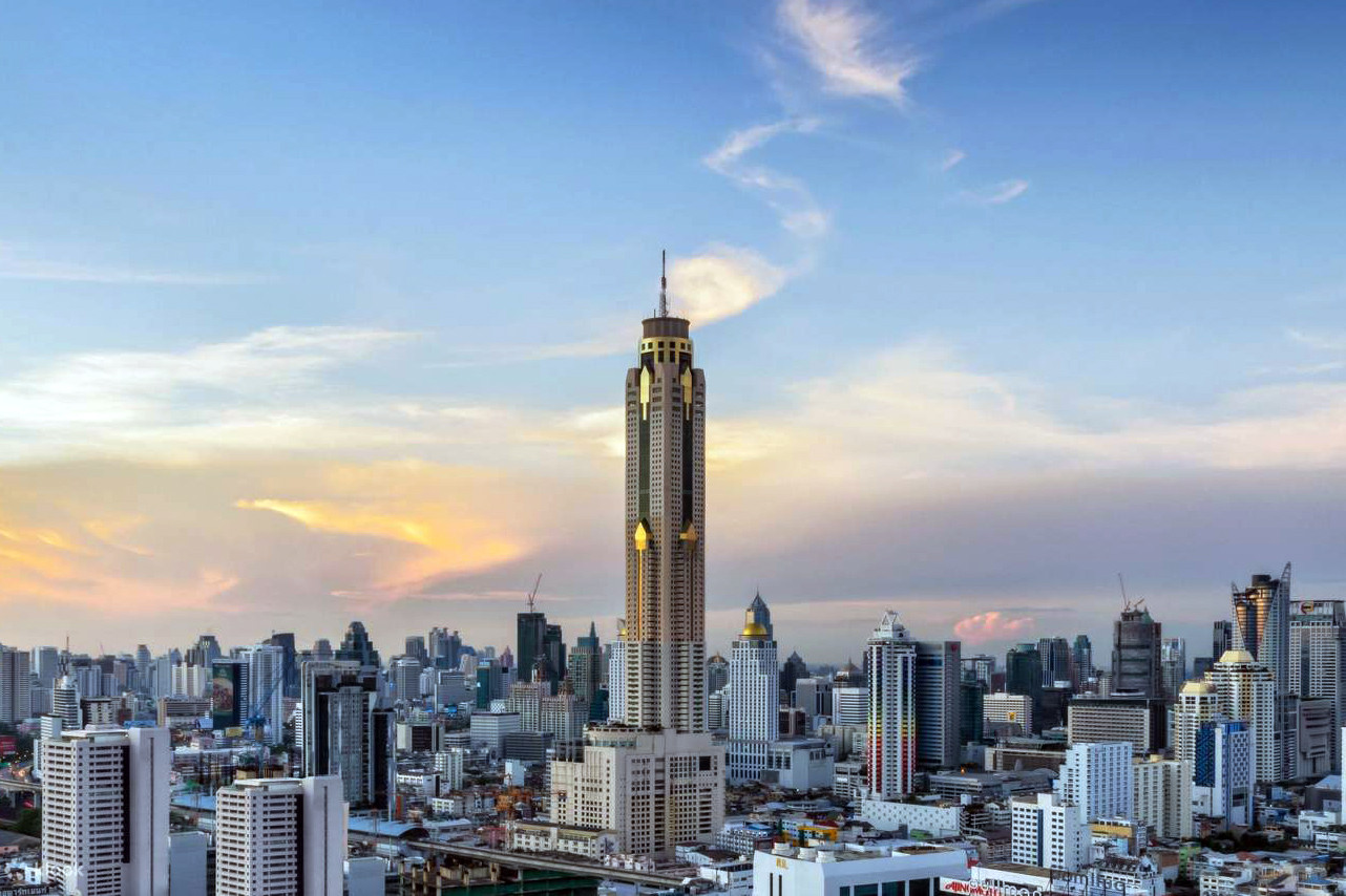 Du khách ngắm Bangkok từ lồng xoay 360 độ tại tòa nhà cao nhất Thái Lan