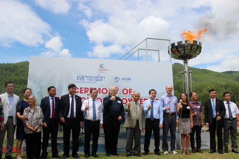 Nobel Prize laureate lights torch at int’l scientific conference in Quy Nhon ảnh 9