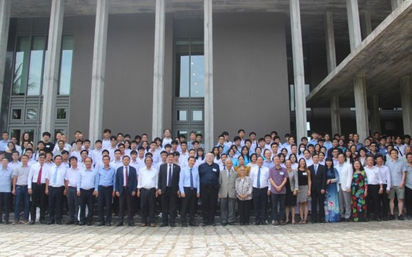 Nobel Prize laureate lights torch at int’l scientific conference in Quy Nhon ảnh 2