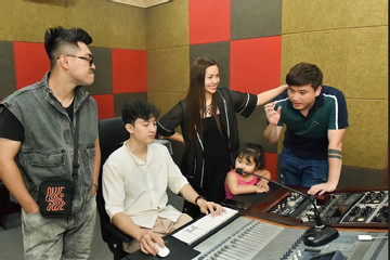 Chồng trẻ sáng tác, hát bè ca khúc viết tặng Nguyễn Ngọc Anh