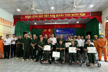 EVNSPC tặng quà tri ân các thương, bệnh binh