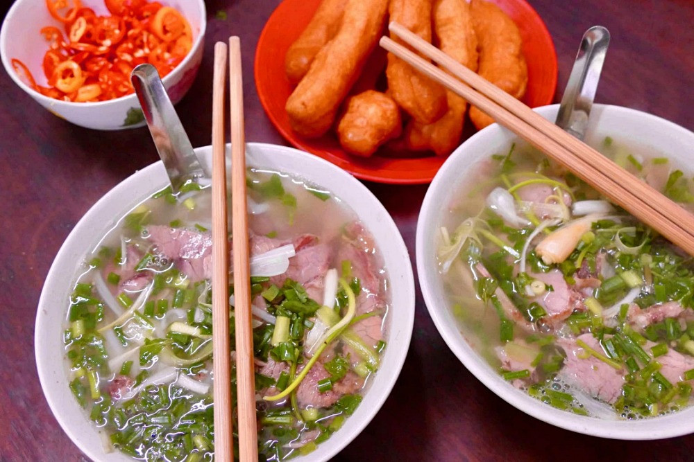 Đi khắp Việt Nam khám phá ẩm thực, ký giả Anh kể điều ấn tượng nhất