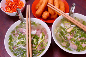 Đi khắp Việt Nam khám phá ẩm thực, ký giả Anh kể điều ấn tượng nhất