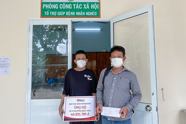 Trao gần 41 triệu đồng đến em Lê Nguyễn Quốc Vinh bị suy thận