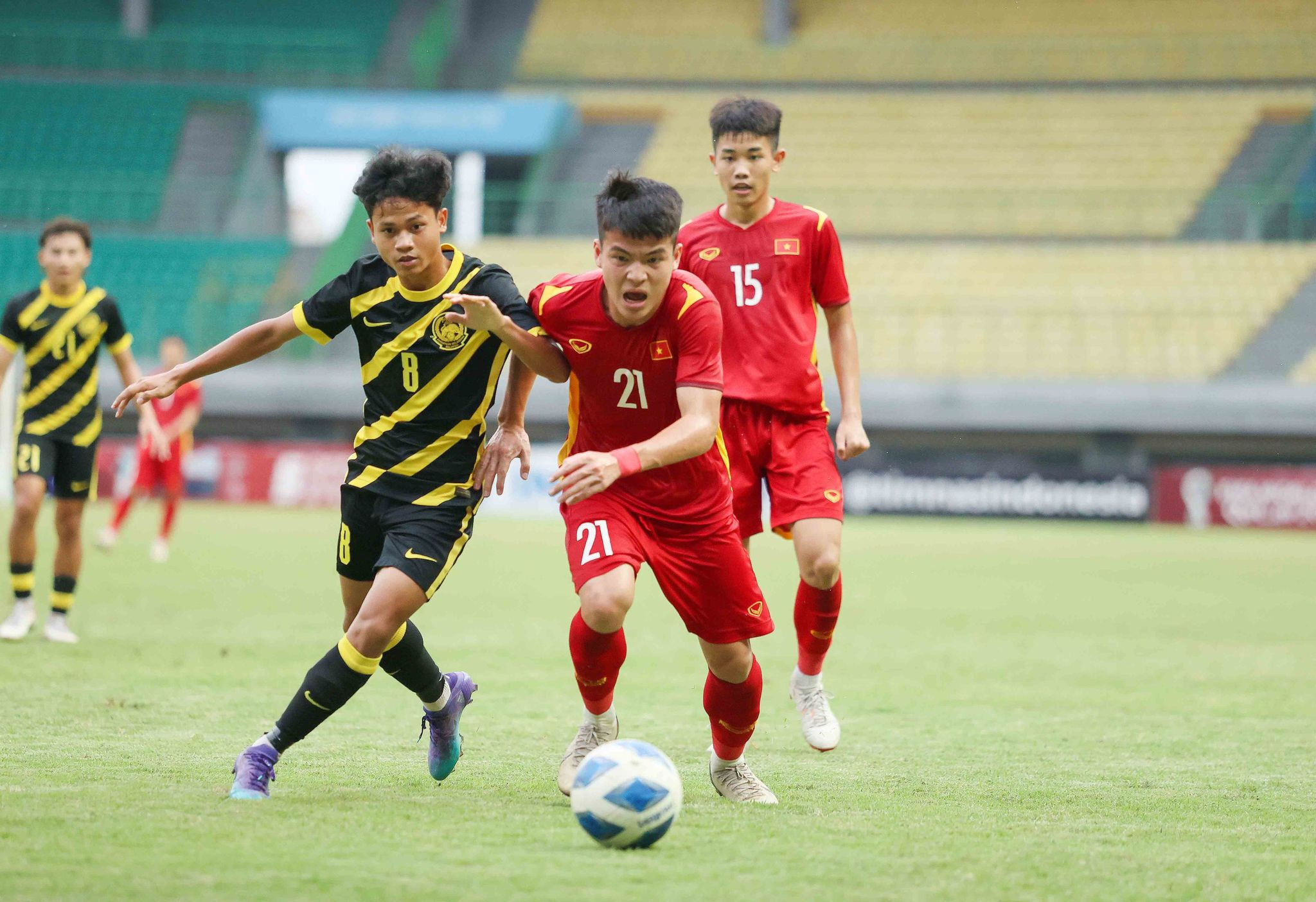 U19 Việt Nam thua đậm U19 Malaysia tiếc với bài toán chưa lời giải