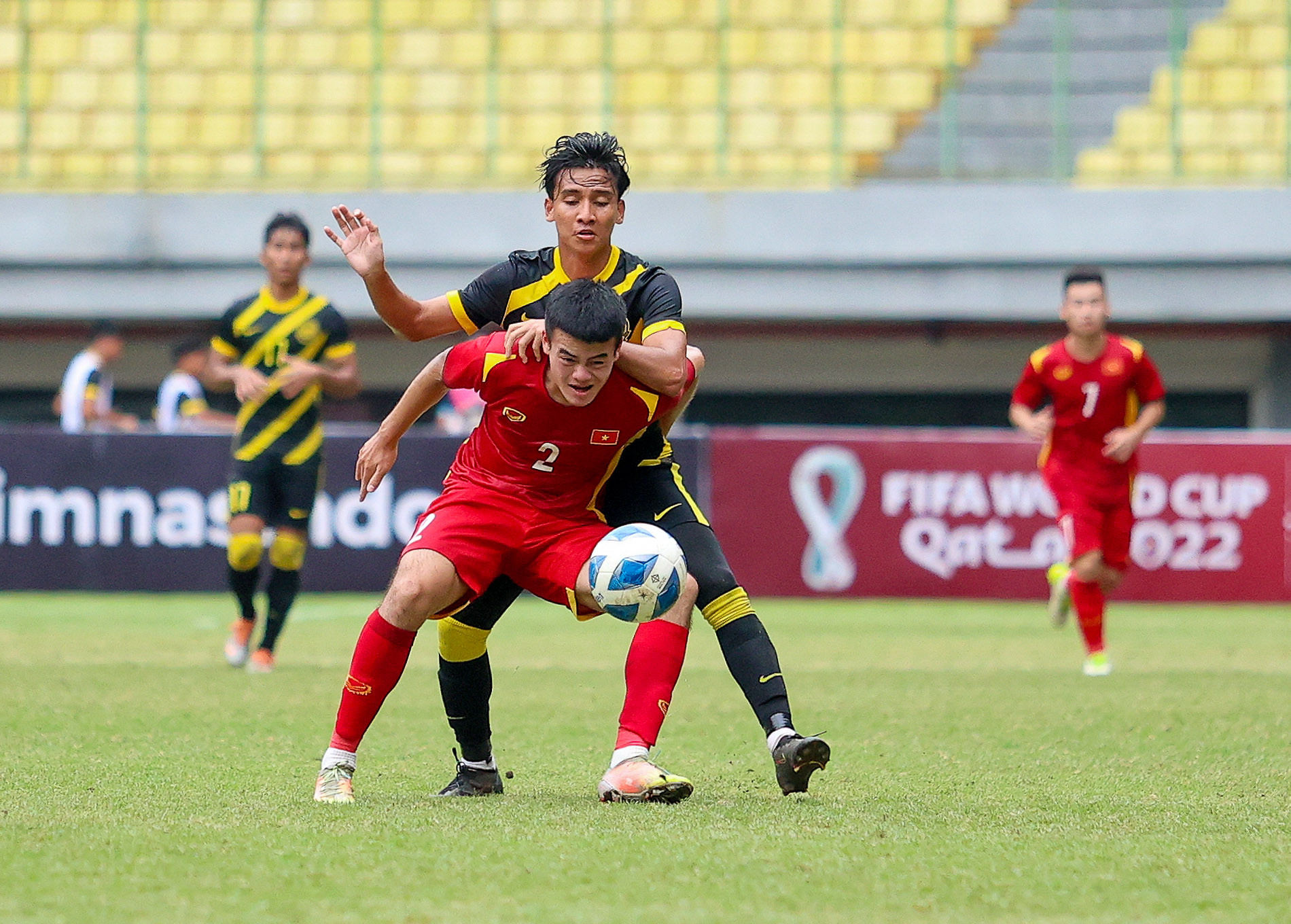 U19 Việt Nam thua đậm U19 Malaysia: Tiếc với bài toán chưa lời giải