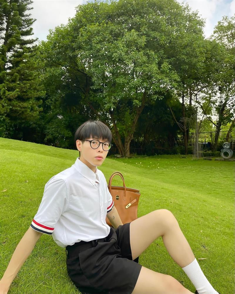 Đức Phúc ngày càng điệu, xách túi Hermès nửa tỷ gây choáng-3