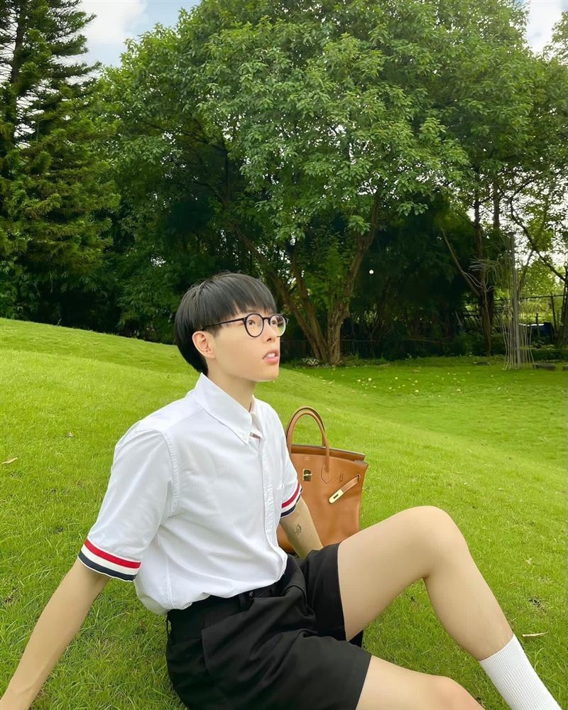 Đức Phúc ngày càng điệu, xách túi Hermès nửa tỷ gây choáng-2