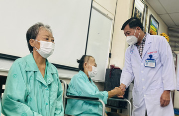 Bệnh nhân hoại tử xương sọ, hàm mặt: 'Mổ cũng chết, không mổ cũng chết'