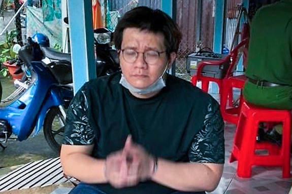 Nhâm Hoàng Khang hack Facebook, cung cấp thông tin cho bà Nguyễn Phương Hằng