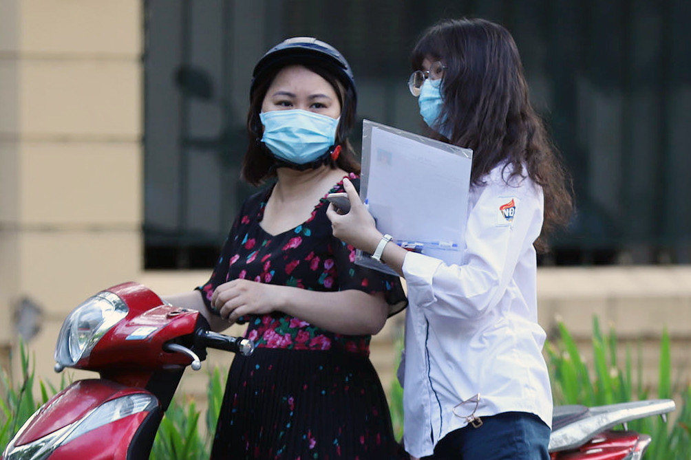 Phụ huynh có nên khoe điểm của con trên mạng xã hội?