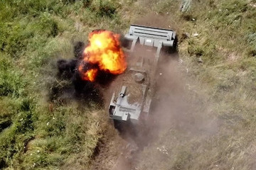 Xem người máy rà phá bom mìn ở Ukraine