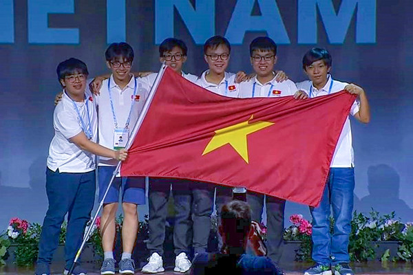 Việt Nam có huy chương Vàng IMO với điểm tuyệt đối sau 20 năm